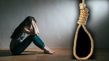 ਮੋਗਾ:ਪੇਪਰਾਂ ਚੋਂ ਫੇਲ ਹੋਈ ਕੁੜੀ ਨੇ ਫਾਹਾ ਲੈ ਕੇ ਆਪਣੀ ਜੀਵਨ ਲੀਲਾ ਕੀਤੀ ਸਮਾਪਤ