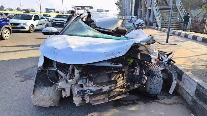 ਦਿੱਲੀ ਵੱਡਾ ਹਾਦਸਾ: ਕਾਰ ਕੰਟੇਨਰ ਨਾਲ ਟਕਰਾ ਗਈ, ਮਾਂ ਅਤੇ ਧੀ ਦੀ ਮੌਤ;