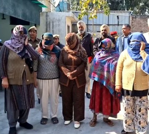 5ਵੀਂ ਕੁੜੀ ਹੋਣ ਕਾਰਨ ਮਾਂ ਨੇ ਵੇਚਣ ਦਾ ਕੀਤਾ ਫੈਸਲਾ,ਵਾਲੀ ਮਾਂ ਸਣੇ 5 ਔਰਤਾਂ ਗ੍ਰਿਫ਼ਤਾਰ