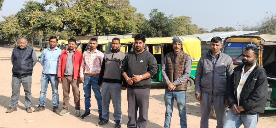 चंडीगढ़ में M, C की ऑटो पर पार्किंग चार्ज लगाने से ऑटो ड्राइवर हुए नाराज