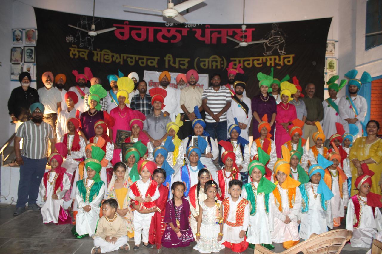 ਪਿੜ ਦਾ ਸਲਾਨਾ 18 ਦਿਨਾਂ " ਸਾਂਝ " ਭੰਗੜਾ ਸਿਖਲਾਈ ਕੈਂਪ ਮਿੱਠੀਆਂ ਤੇ ਪਿਆਰੀਆਂ ਯਾਦਾਂ ਛੱਡਦਾ ਹੋਇਆ ਸਮਾਪਤ